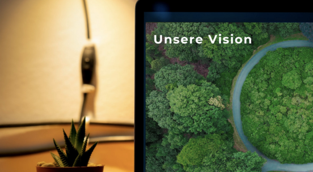 Laptop Bildschirm mit Schriftzug "unsere Vision"