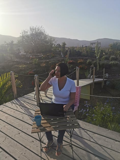 Nathalie wohnt auf Fuerteventura und arbeitet mit dem New Work-Konzept bei ITEXIA 